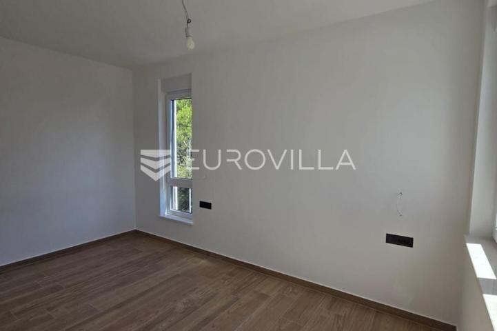 Zadar, Petrčane, penthouse s krovnom terasom i pogledom na more