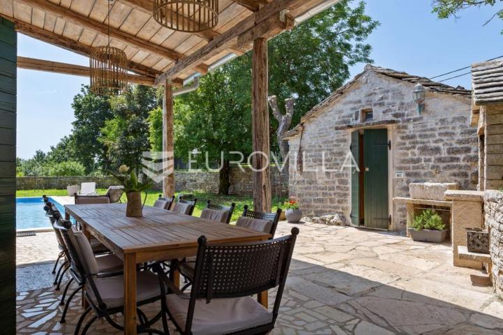 Istra, Gračišće, Autentična istarska kuća s bazenom, kažunom i potpunom privatnošću