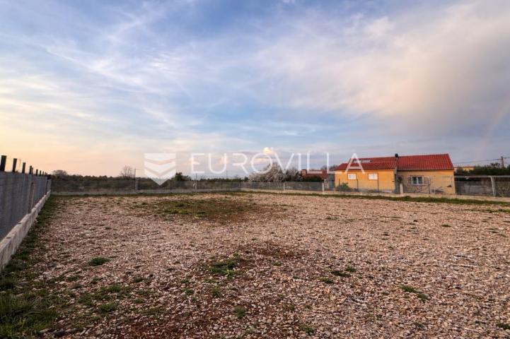 Zadar, Paljuv, ograđeno građevinsko zemljište 980 m²