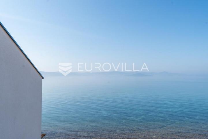 Zadar, Bibinje, dvosoban stan s impresivnim pogledom prvi red do mora