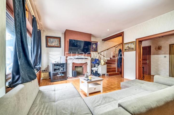 Zagreb, Remete, peterosoban dvoetažan stan, 216 m²
