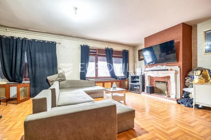 Zagreb, Remete, peterosoban dvoetažan stan, 216 m²