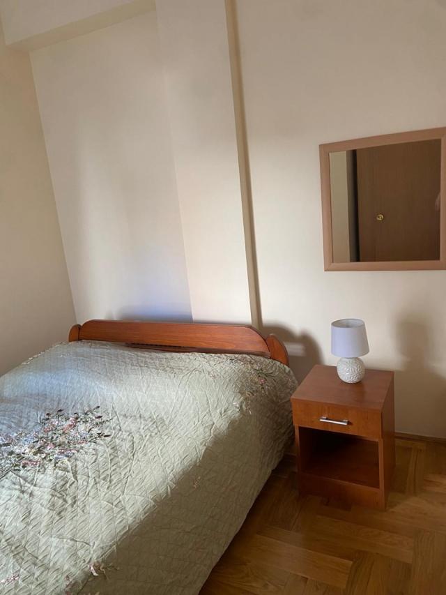 Stilvolle Wohnung mit zwei Schlafzimmern in einem Clubhaus mit Pool 