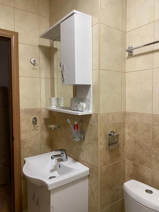 Stilvolle Wohnung mit zwei Schlafzimmern in einem Clubhaus mit Pool 