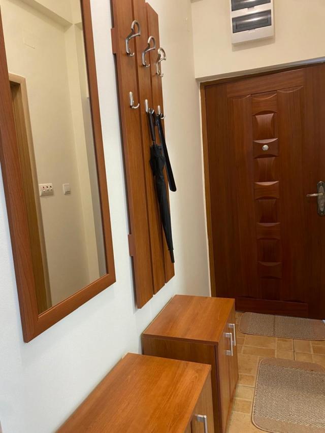 Stilvolle Wohnung mit zwei Schlafzimmern in einem Clubhaus mit Pool 