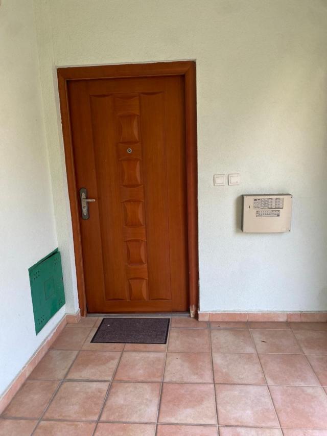 Stilvolle Wohnung mit zwei Schlafzimmern in einem Clubhaus mit Pool 