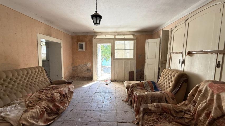 Kamena kuća za renoviranje sa velikim placem, 10m od mora, Kotor, Prčanj