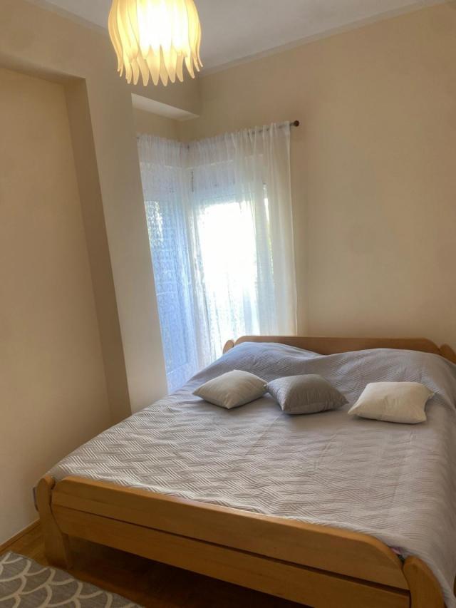 Stilvolle Wohnung mit zwei Schlafzimmern in einem Clubhaus mit Pool 