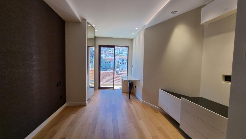 Ekskluzivan stan 108m² sa garažnim mestom i smart home tehnologijom – Budva