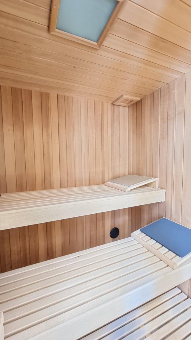 Luksuzan stan na tri nivoa 313m² sa spa zonom, teretanom, pametnim sistemom i garažom – Budva