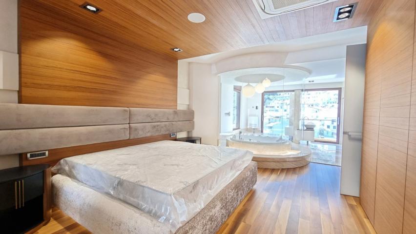 Luksuzan stan na tri nivoa 313m² sa spa zonom, teretanom, pametnim sistemom i garažom – Budva
