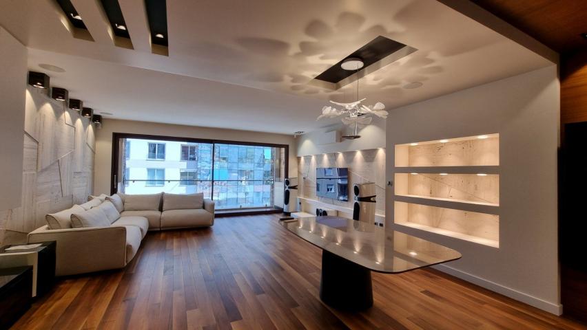 Luksuzan stan na tri nivoa 313m² sa spa zonom, teretanom, pametnim sistemom i garažom – Budva