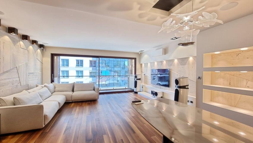 Luksuzan stan na tri nivoa 313m² sa spa zonom, teretanom, pametnim sistemom i garažom – Budva