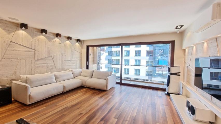 Luksuzan stan na tri nivoa 313m² sa spa zonom, teretanom, pametnim sistemom i garažom – Budva