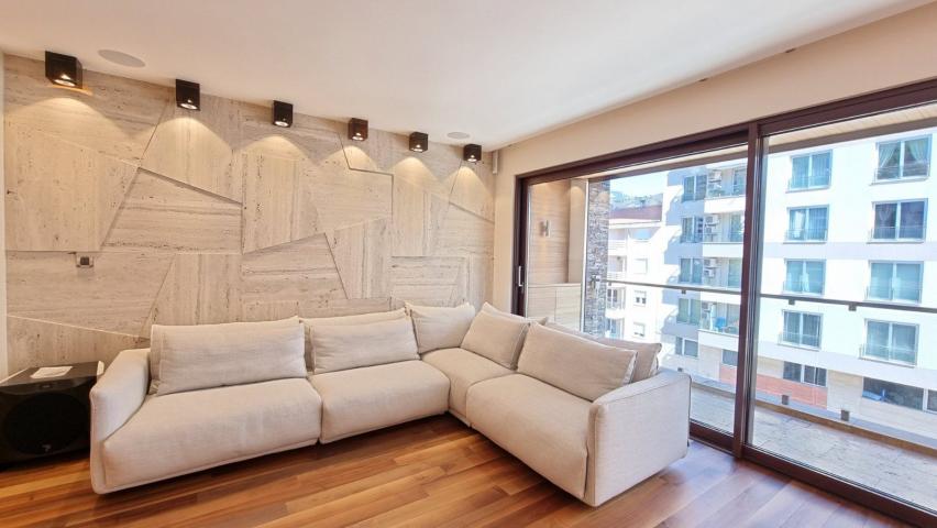 Luksuzan stan na tri nivoa 313m² sa spa zonom, teretanom, pametnim sistemom i garažom – Budva