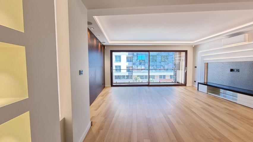 Luksuzan stan na tri nivoa 313m² sa spa zonom, teretanom, pametnim sistemom i garažom – Budva