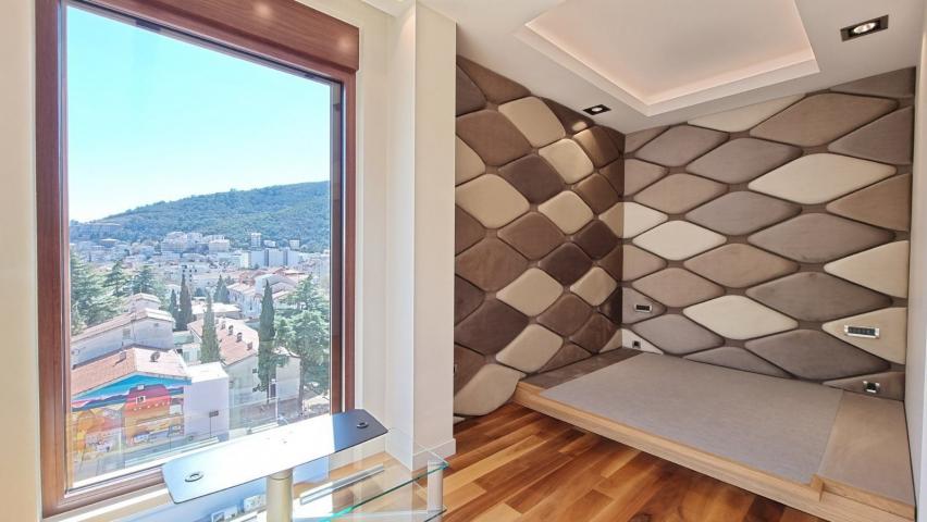 Luksuzan stan na tri nivoa 313m² sa spa zonom, teretanom, pametnim sistemom i garažom – Budva