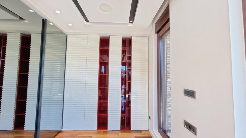 Luksuzan stan na tri nivoa 313m² sa spa zonom, teretanom, pametnim sistemom i garažom – Budva