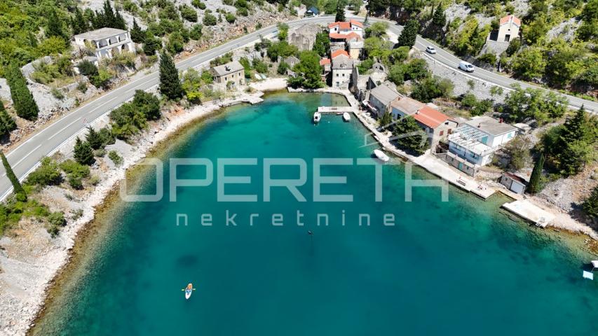Kamena  starina za adaptaciju u prvom redu do mora, Starigrad Paklenica
