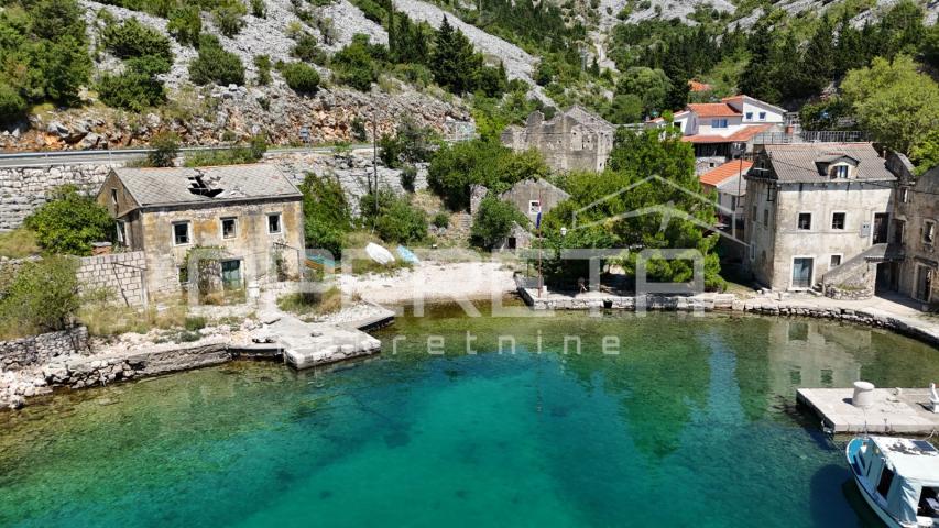 Kamena  starina za adaptaciju u prvom redu do mora, Starigrad Paklenica
