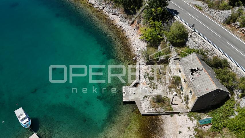 Kamena  starina za adaptaciju u prvom redu do mora, Starigrad Paklenica
