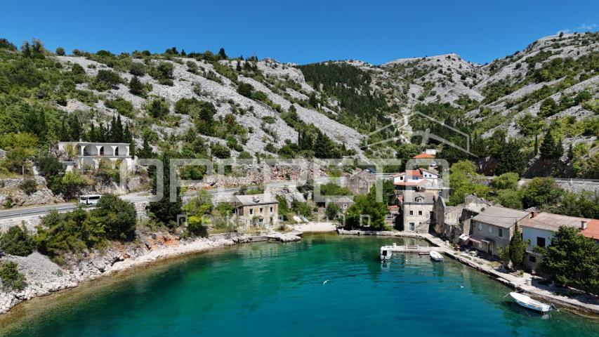 Kamena  starina za adaptaciju u prvom redu do mora, Starigrad Paklenica
