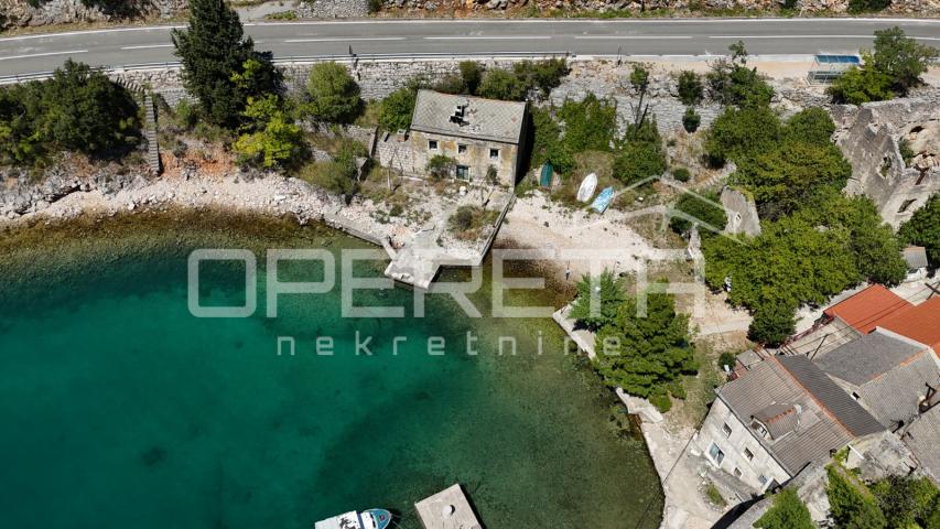 Kamena  starina za adaptaciju u prvom redu do mora, Starigrad Paklenica
