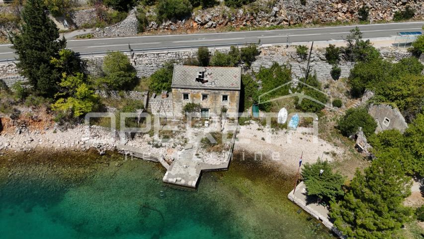 Kamena  starina za adaptaciju u prvom redu do mora, Starigrad Paklenica

