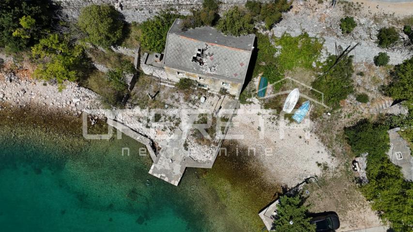 Kamena  starina za adaptaciju u prvom redu do mora, Starigrad Paklenica
