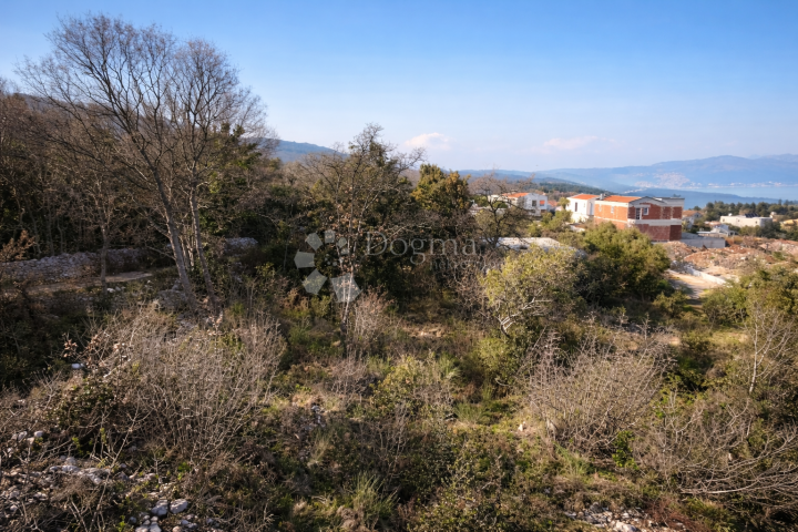EKSKLUZIVNO – Građevinsko zemljište s pogledom na more, projekt i prijava gradnje – 1.948 m²