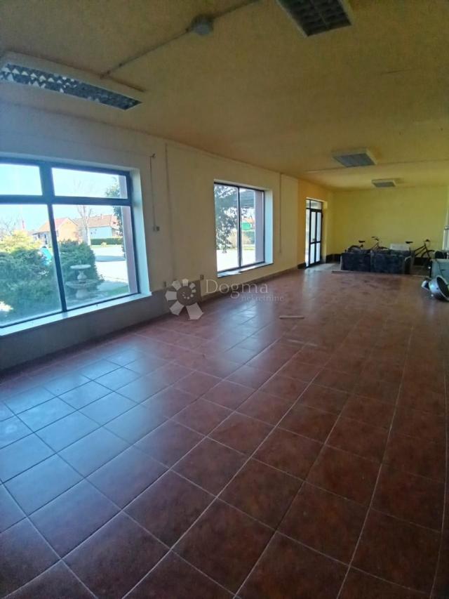 Poslovno-stambena kuća s velikim potencijalom