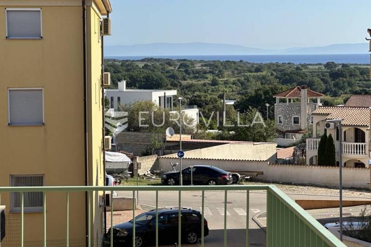 Ližnjan, moderna kuća zadnja u nizu 175 m² s uređenim vrtom, bazenom i pogledom more