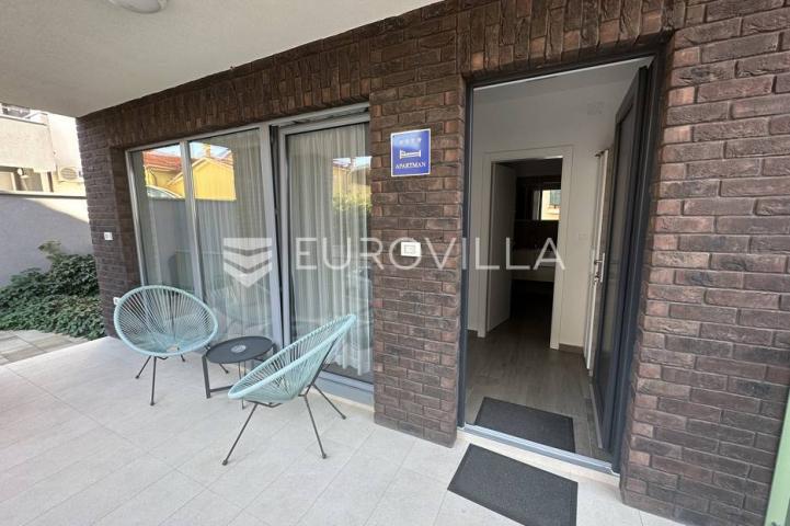 Ližnjan, moderna kuća zadnja u nizu 175 m² s uređenim vrtom, bazenom i pogledom more