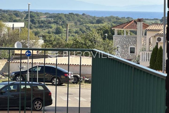 Ližnjan, moderna kuća zadnja u nizu 175 m² s uređenim vrtom, bazenom i pogledom more