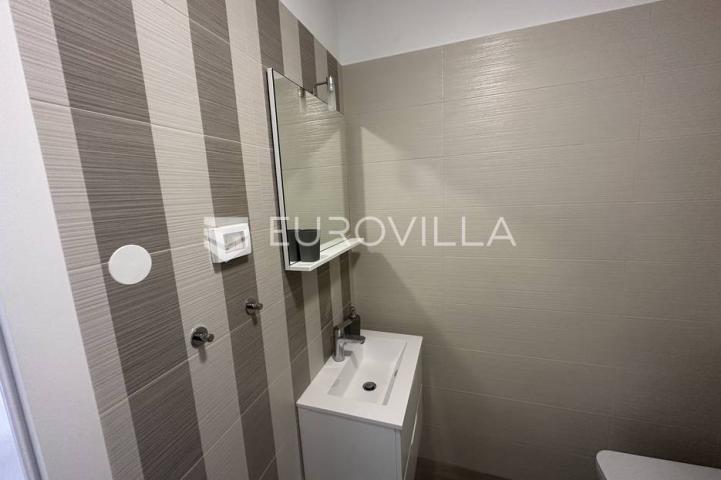Ližnjan, moderna kuća zadnja u nizu 175 m² s uređenim vrtom, bazenom i pogledom more