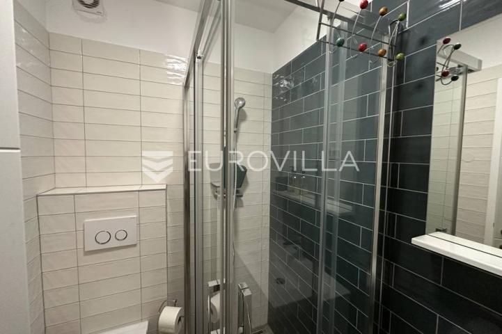 Ližnjan, moderna kuća zadnja u nizu 175 m² s uređenim vrtom, bazenom i pogledom more
