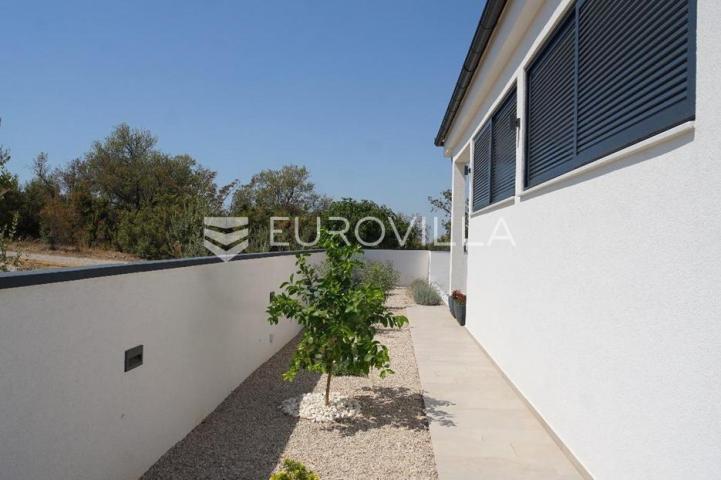 Zadar, Polača, prekrasna villa s bazenom na mirnoj lokaciji