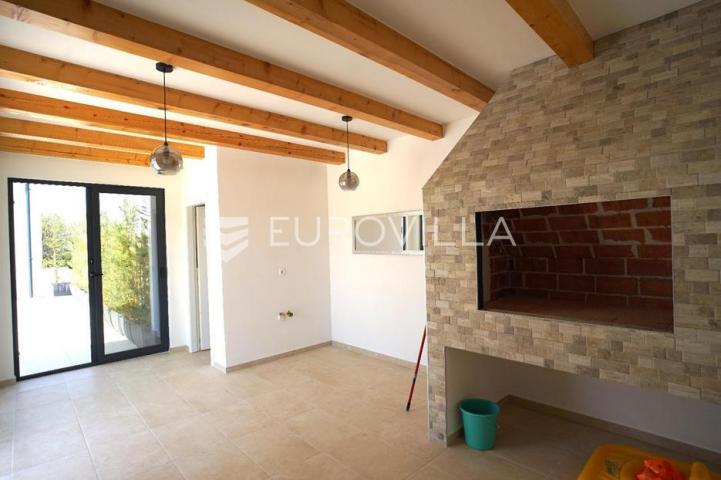 Zadar, Polača, prekrasna villa s bazenom na mirnoj lokaciji
