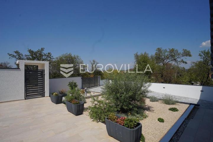Zadar, Polača, prekrasna villa s bazenom na mirnoj lokaciji