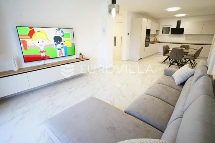 Zadar, Polača, prekrasna villa s bazenom na mirnoj lokaciji