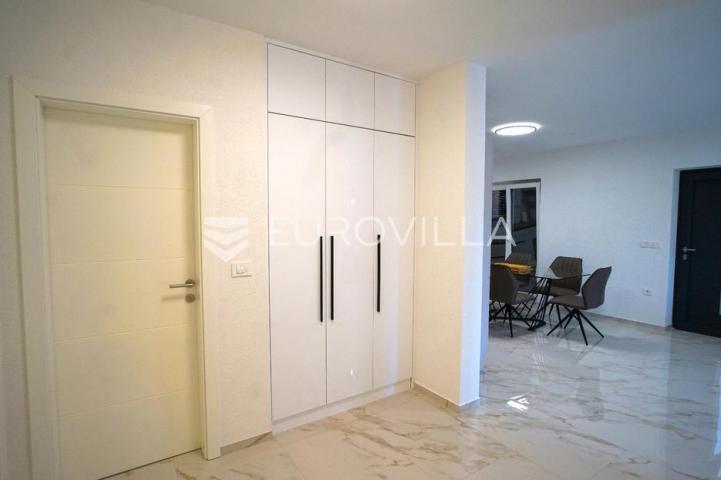 Zadar, Polača, prekrasna villa s bazenom na mirnoj lokaciji