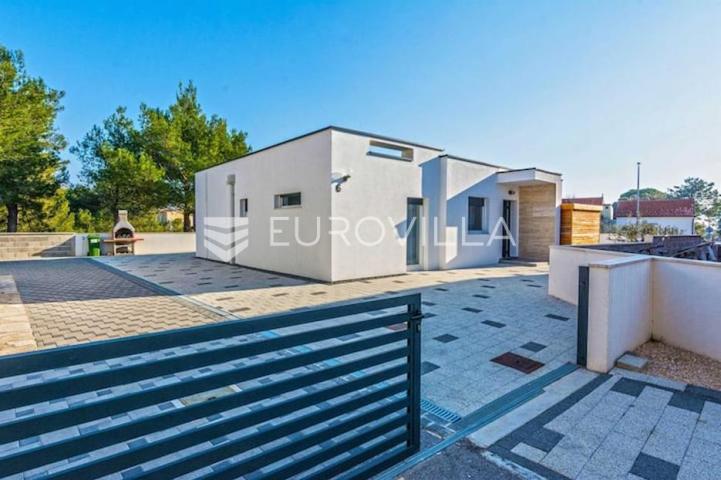 Zadar, Vir, moderna villa s bazenom, 400 m do mora