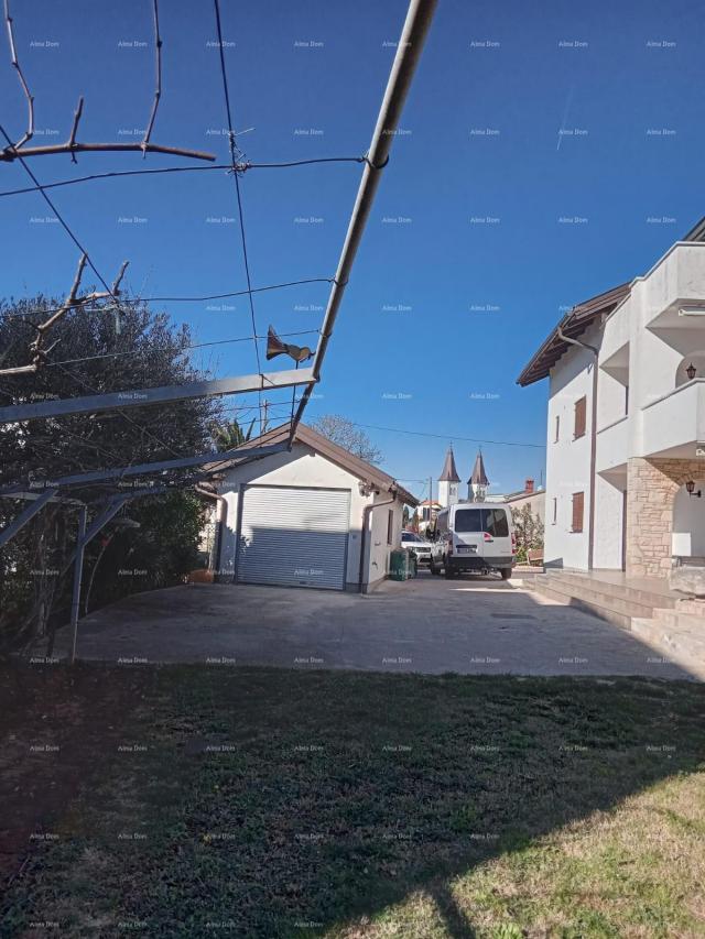 Kuća Prodaja velike stambene kuće, pogodne za investiciju, Medulin!
