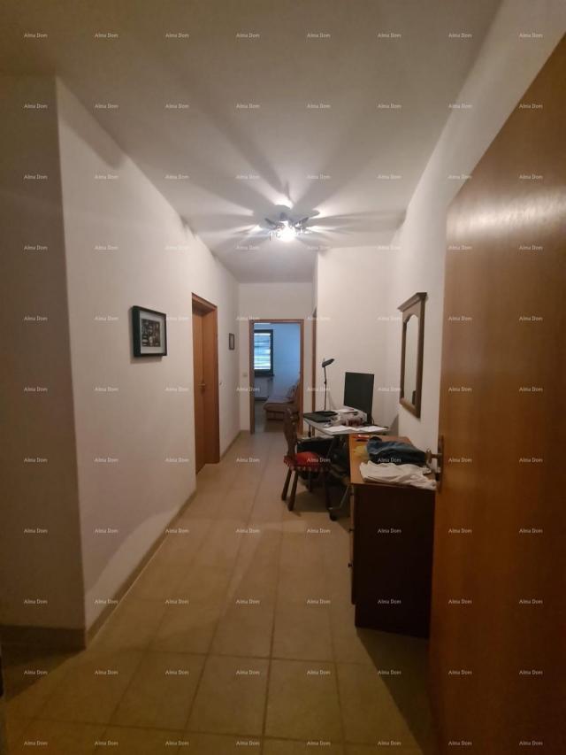 Kuća Prodaja velike stambene kuće, pogodne za investiciju, Medulin!