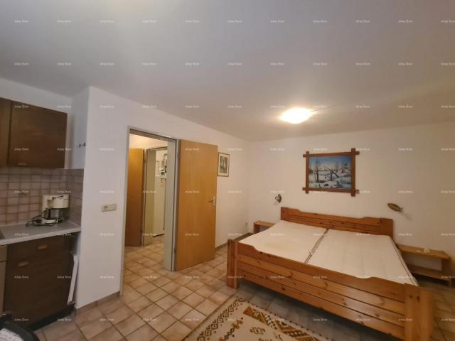 Kuća Prodaja velike stambene kuće, pogodne za investiciju, Medulin!