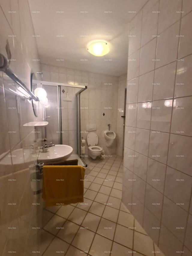 Kuća Prodaja velike stambene kuće, pogodne za investiciju, Medulin!