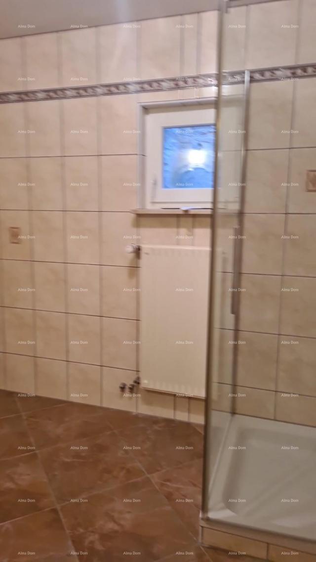 Kuća Prodaja velike stambene kuće, pogodne za investiciju, Medulin!