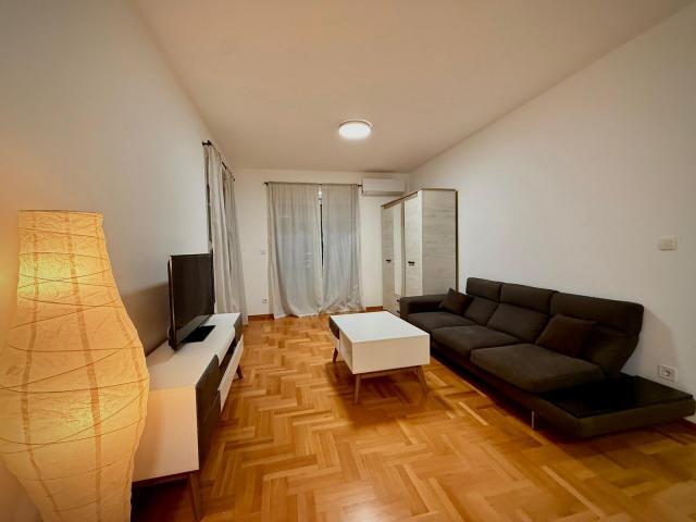 Moderan dvosoban stan 75m² na odličnoj lokaciji – Golubovina, Budva