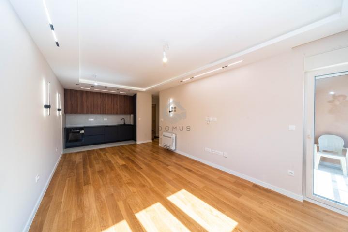 Dvosoban stan 67m2 + garaža, Central Point - Podgorica