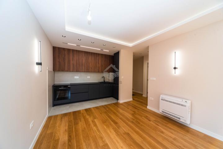 Dvosoban stan 67m2 + garaža, Central Point - Podgorica